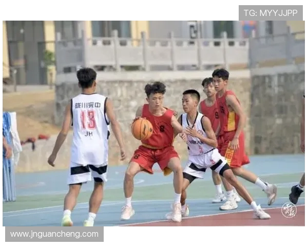 以篮球为纽带凝聚青春力量共筑团队梦想激扬拼搏精神