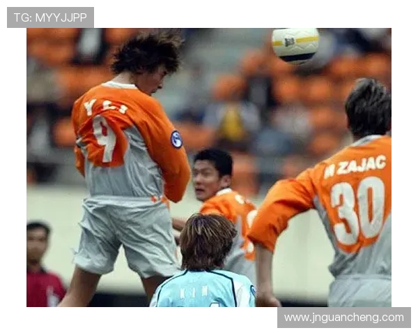 李玮锋重返足坛再掀风云昔日铁卫化身智帅引领球队新征程