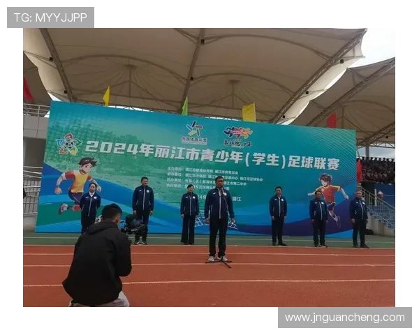 绿茵激情燃烧青春梦想谱写世界足球传奇新篇章