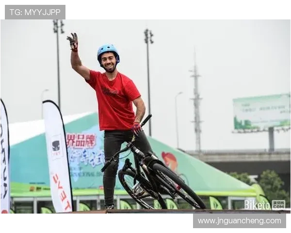 深圳足球队在大师赛中的团队配合分析与表现评估