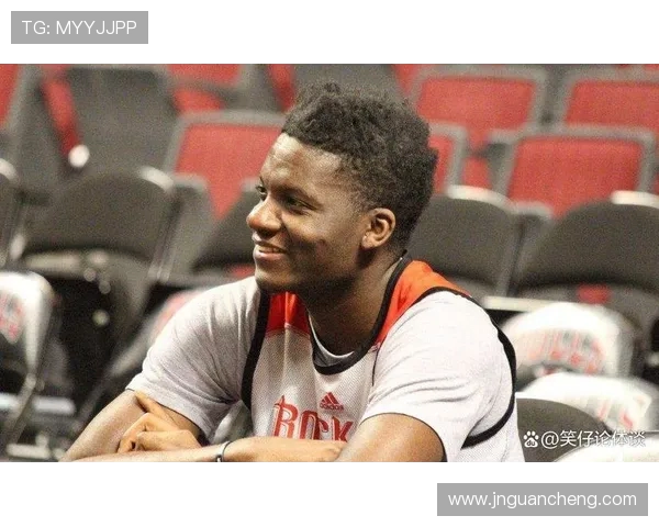 克林特卡佩拉：从默默无闻到NBA篮板王的奋斗历程与成就分析