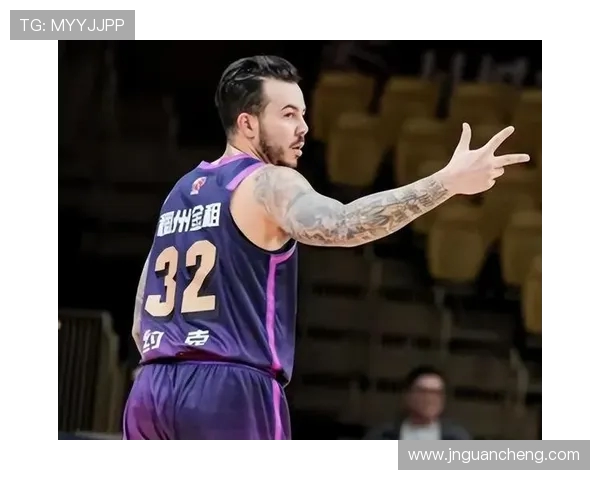 北控男篮与新疆队激战正酣比分悬念引人关注