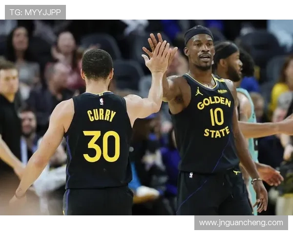 勇士火箭激战正酣NBA比赛直播精彩瞬间全程回顾