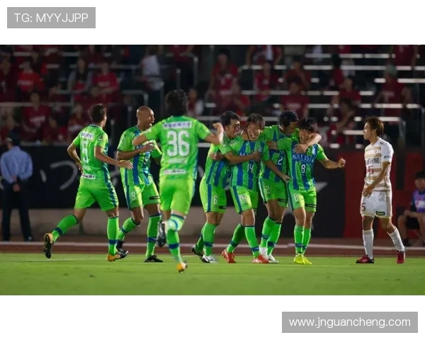 名古屋鲸与神户的激烈对决展现足球魅力与团队精神 名古屋鲸与神户的激烈对决展现足球魅力与团队精神